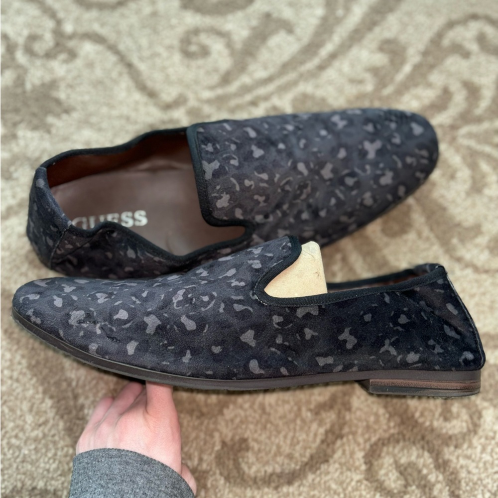 GUESS men’s size 13 navy blue-gray velvet slip-on loafers